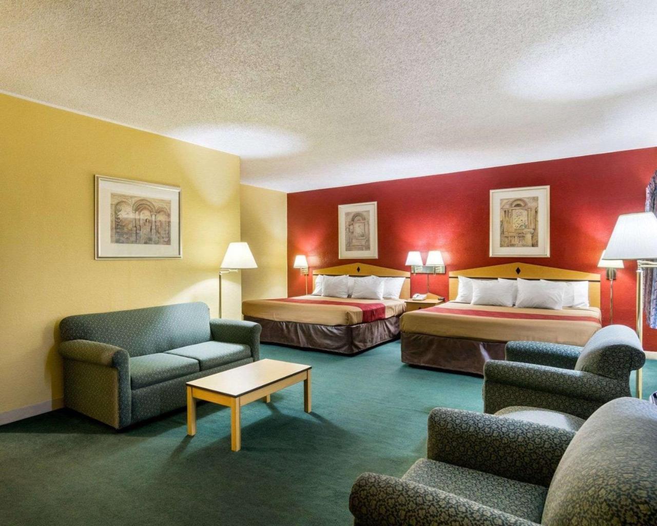 Econo Lodge Топика Екстериор снимка