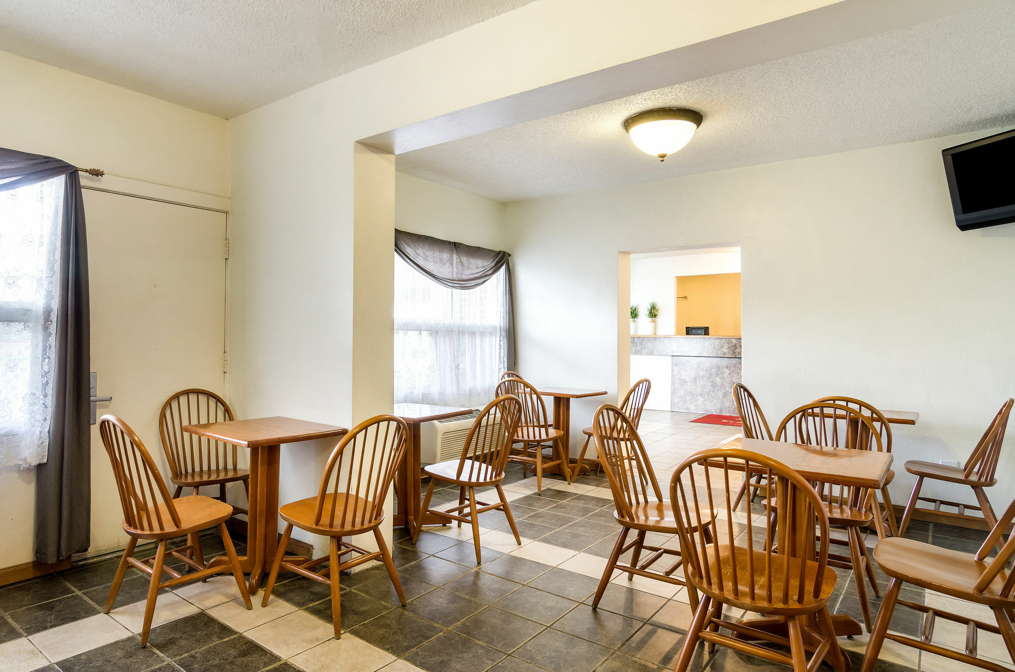 Econo Lodge Топика Екстериор снимка