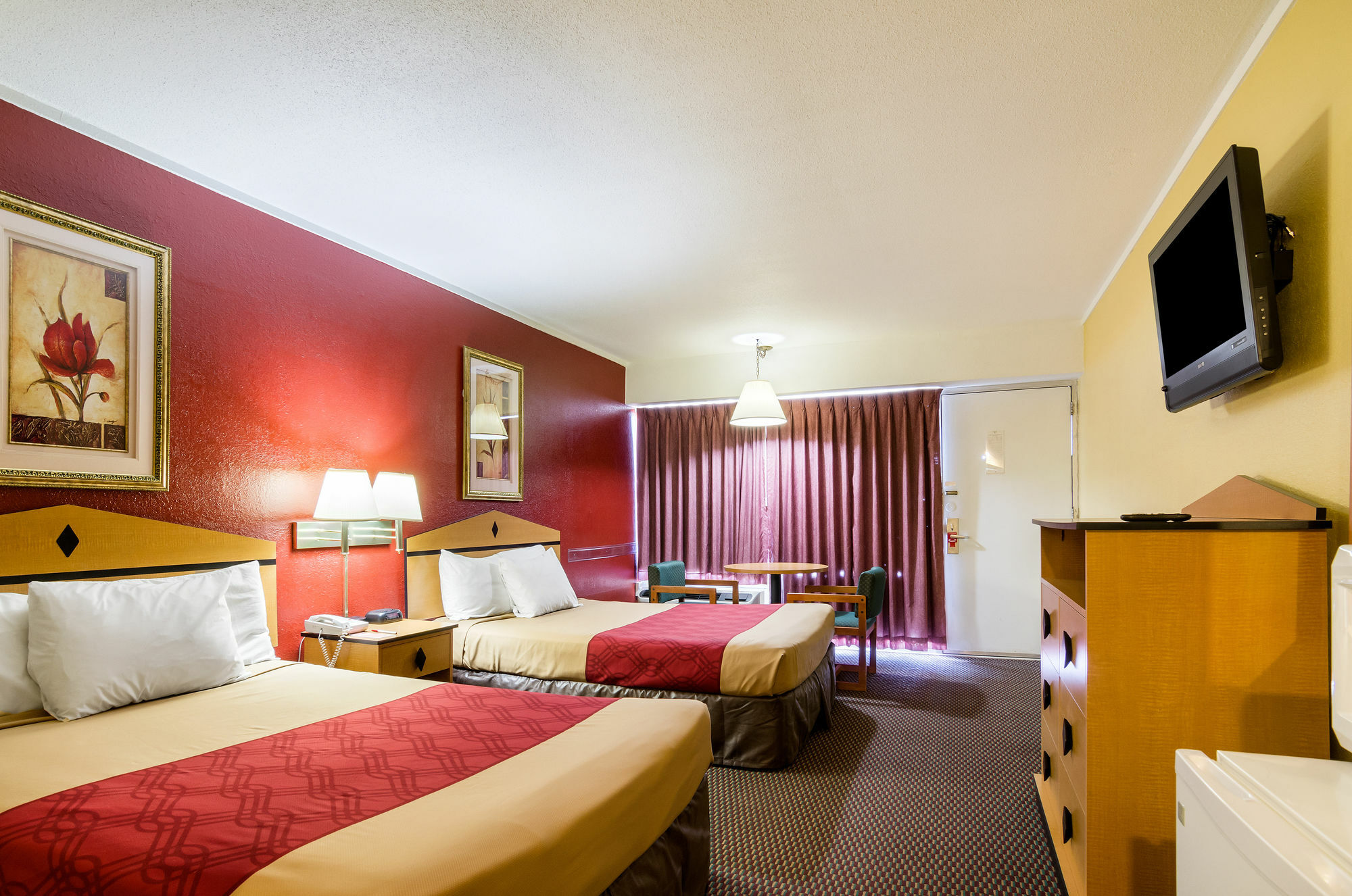 Econo Lodge Топика Екстериор снимка